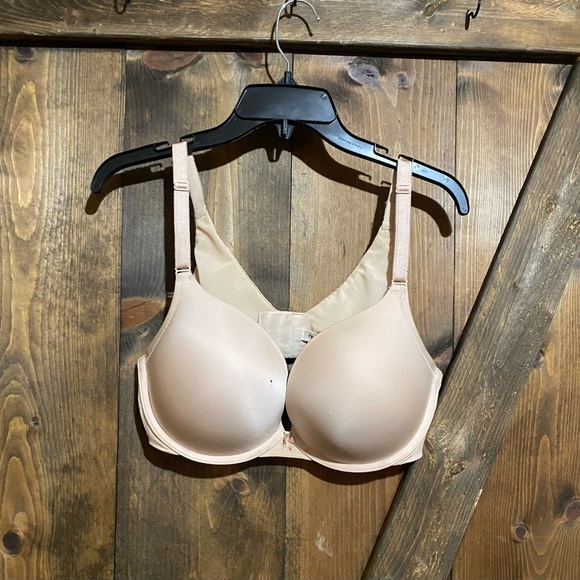 torrid Other - Torrid Curves Bra, 38DD, small paint stain (picture included), smoke free home